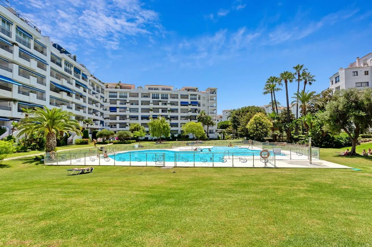 Modern 3 Bed Apartment In Puerto Banus, Marbella