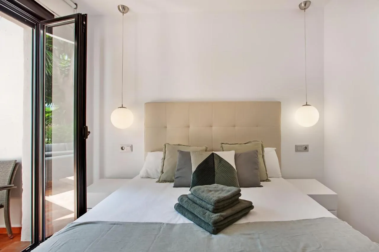 Modern 3 Bed Apartment In Puerto Banus, Marbella