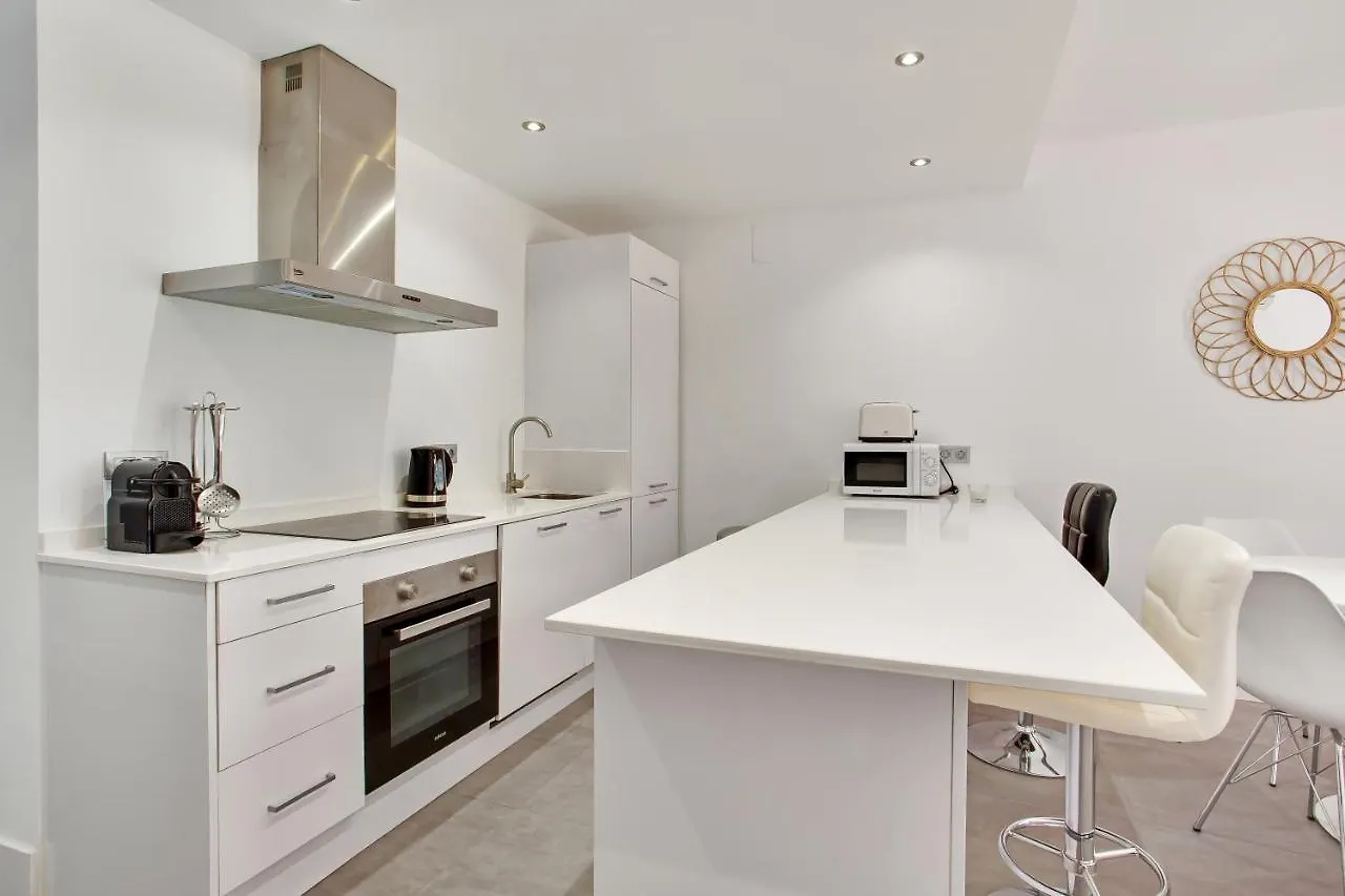 Modern 3 Bed Apartment In Puerto Banus, Marbella