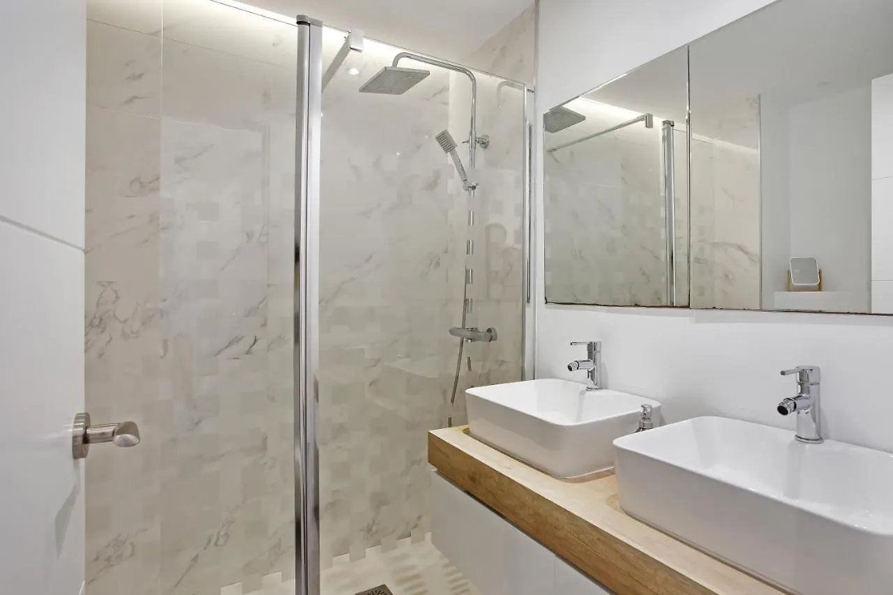 Modern 3 Bed Apartment In Puerto Banus, Marbella