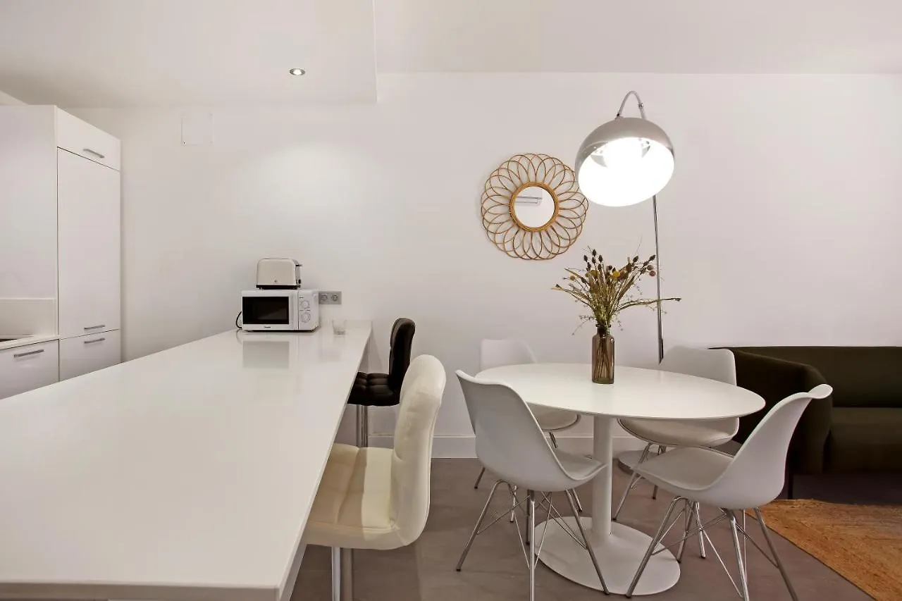 Modern 3 Bed Apartment In Puerto Banus, Marbella
