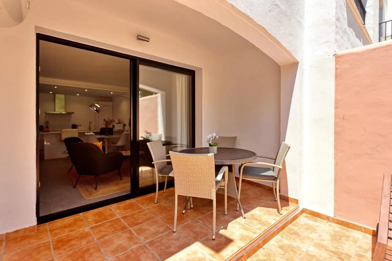 Modern 3 Bed Apartment In Puerto Banus, Marbella