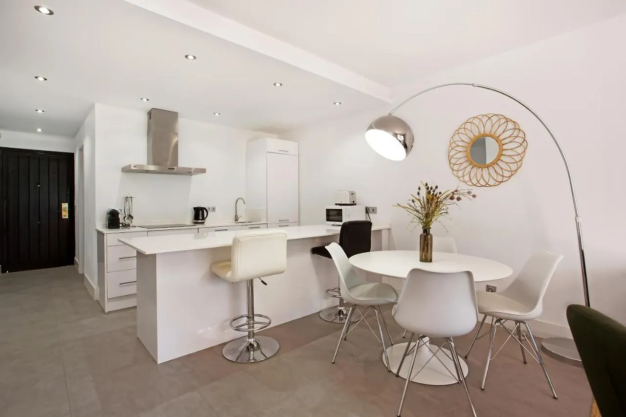 Modern 3 Bed Apartment In Puerto Banus, Marbella
