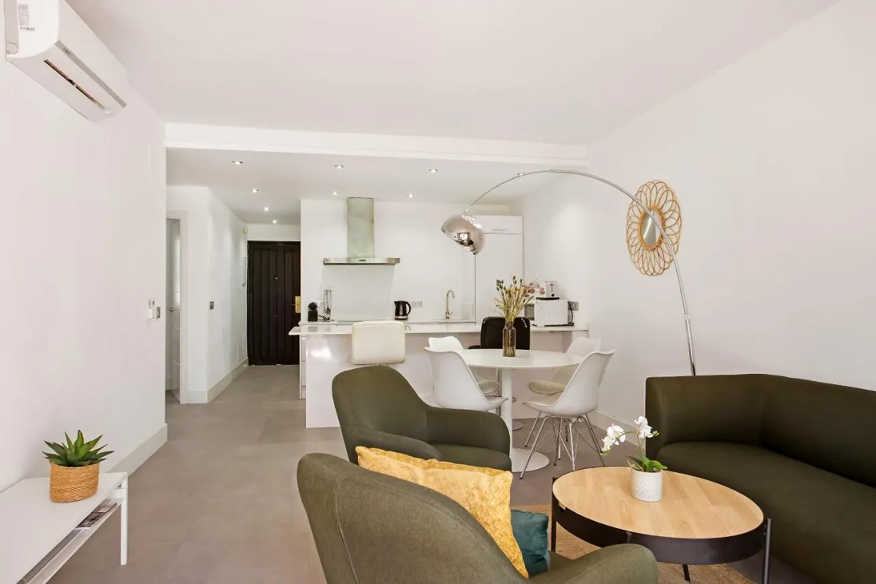 Modern 3 Bed Apartment In Puerto Banus, Marbella
