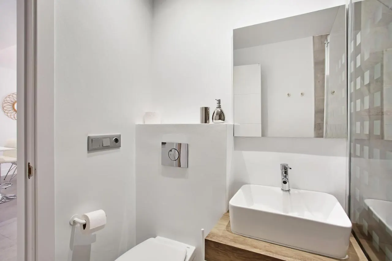 Modern 3 Bed Apartment In Puerto Banus, Marbella
