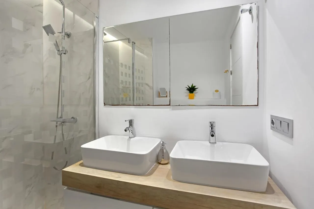 Modern 3 Bed Apartment In Puerto Banus, Marbella