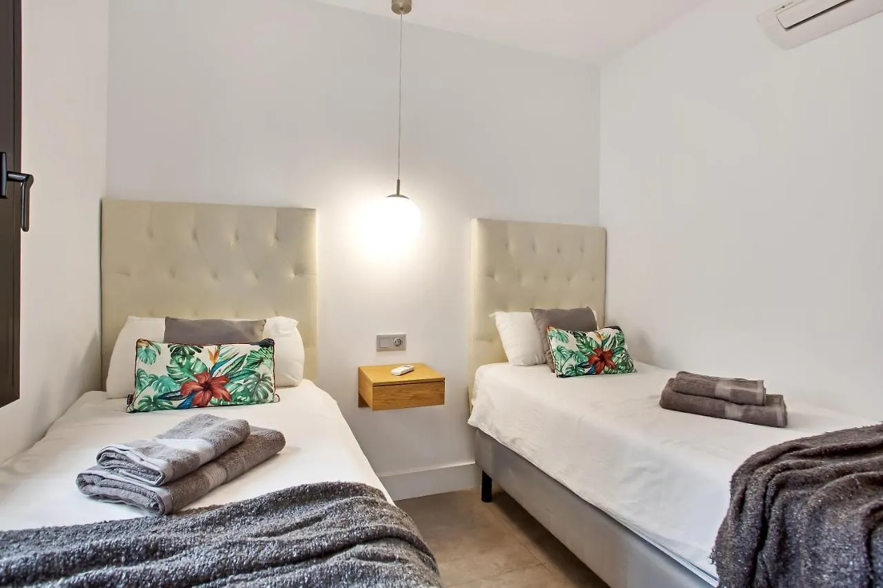 Modern 3 Bed Apartment In Puerto Banus, Marbella