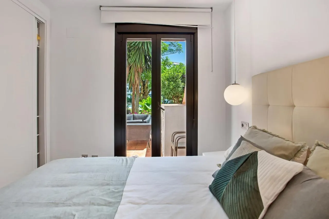 Modern 3 Bed Apartment In Puerto Banus, Marbella